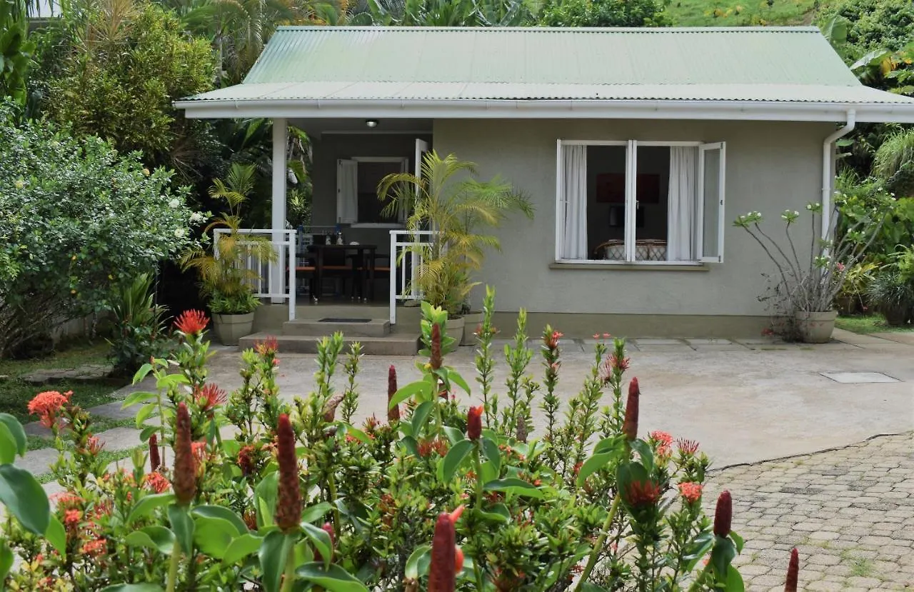 Sunbird Bungalow Anse Boileau Chalet